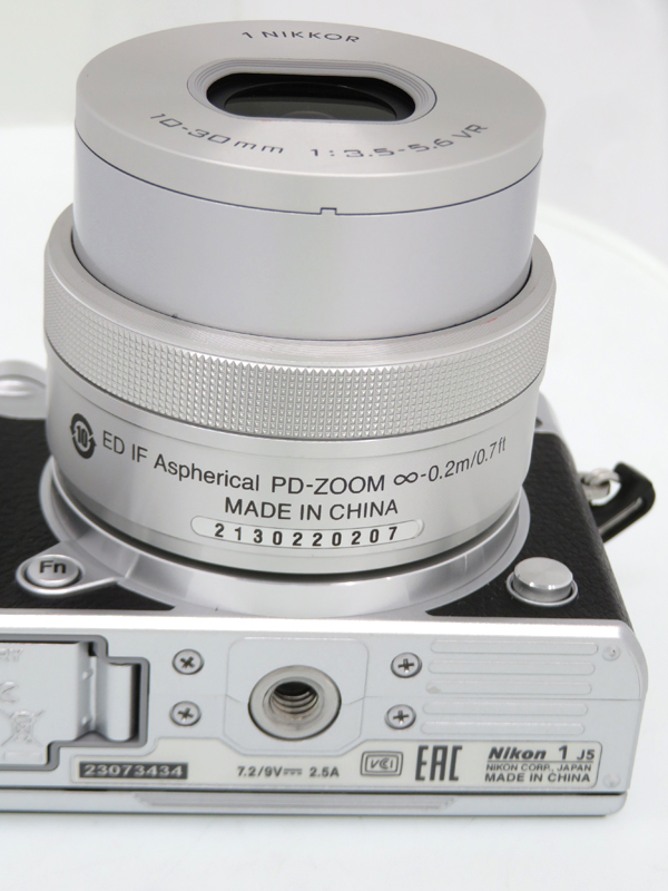 お買い得，最新作 中古 ニコン『Nikon 1 J5 ダブルレンズキット シルバー』1マウント 2081万画素 4K動画 ミラーレス一眼カメラ 1週間保証