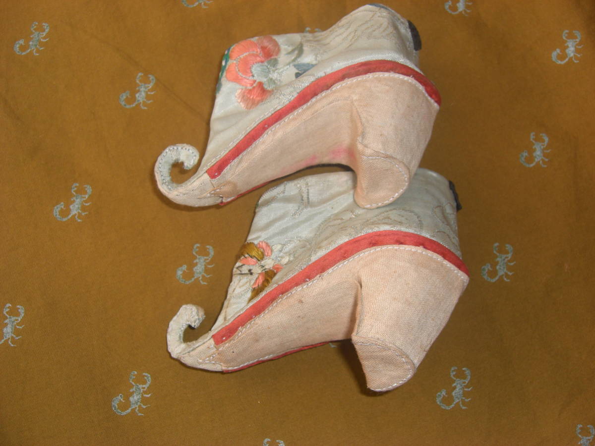 纏足靴 中国風俗 歴史 骨董 宅急便 その他 売買されたオークション情報 Yahooの商品情報をアーカイブ公開 オークファン Aucfan Com