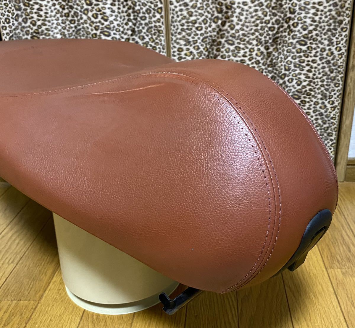 ベスパ プリマベーラ125 ピアジオ純正シート ブラウン 破損あり (vespa 