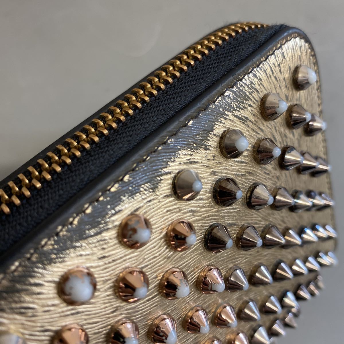 クリスチャンルブタン スタッズ 長財布 ゴールド Christian Louboutin