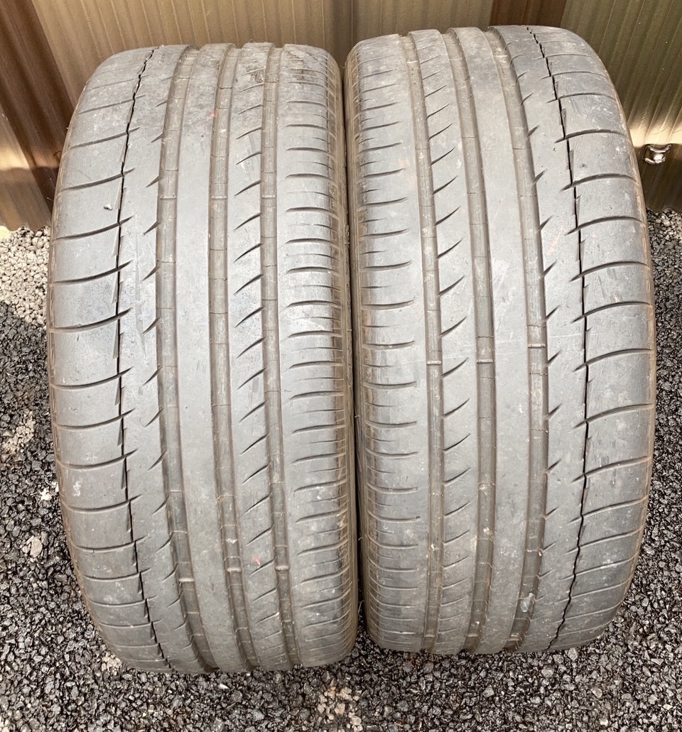 パイロットスポーツ　N4 235/40r18 バリ山　2本セット パイロットスポーツ N4 235/40r18 バリ山 2本セット タイヤ2本
