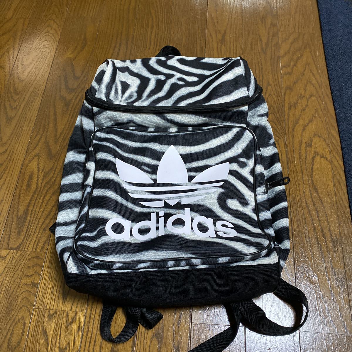 Adidas リュック 黒 白 かばん バッグ 売買されたオークション情報 Yahooの商品情報をアーカイブ公開 オークファン Aucfan Com