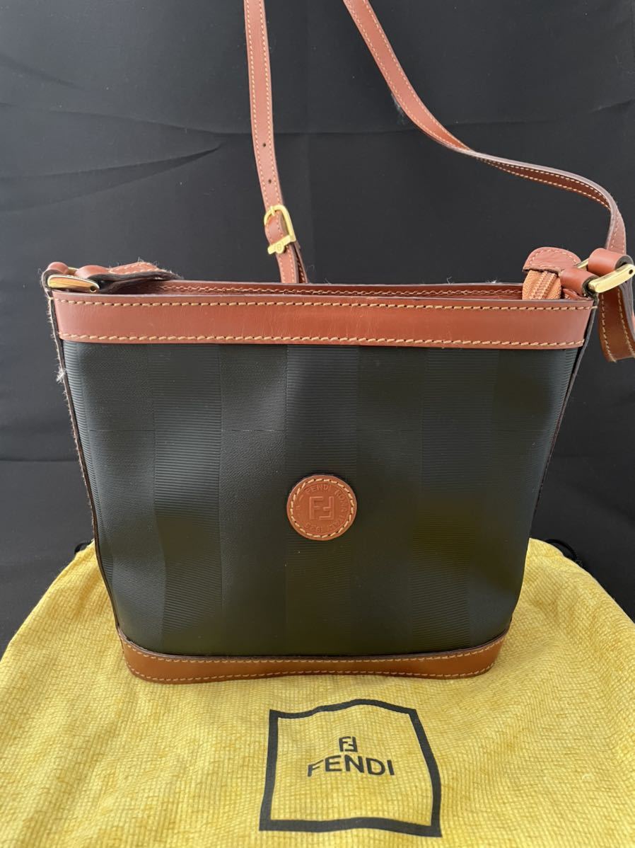 【新品，最新作】 1135 FENDI フェンディ ヴィンテージ ペカン柄 PVC ゴールド金具 ショルダーバッグ 肩掛けかばん カーキ系&times;ブラウン系 レディース(ショルダーバッグ)｜売買されたオークション情報、yahooの かばん、バッグ