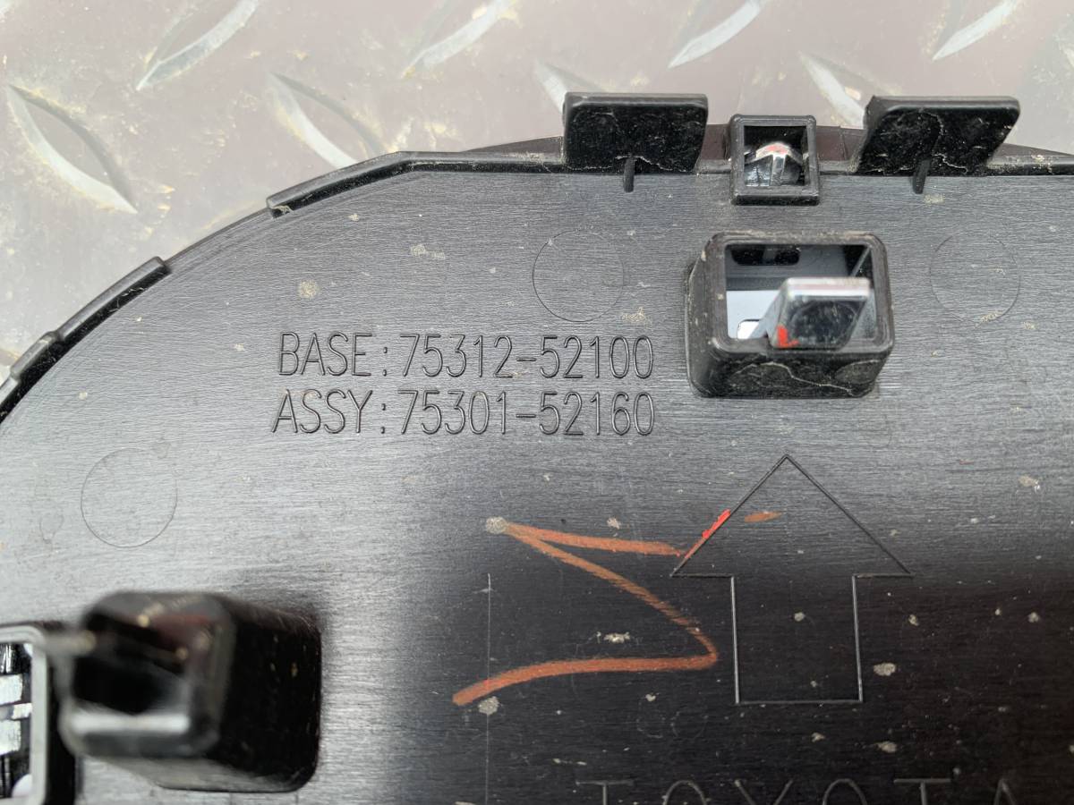 KSP130 NHP130 NSP130 NSP135 Vitz ヴィッツ フロント エンブレム 75301-52160 トヨタ純正_4