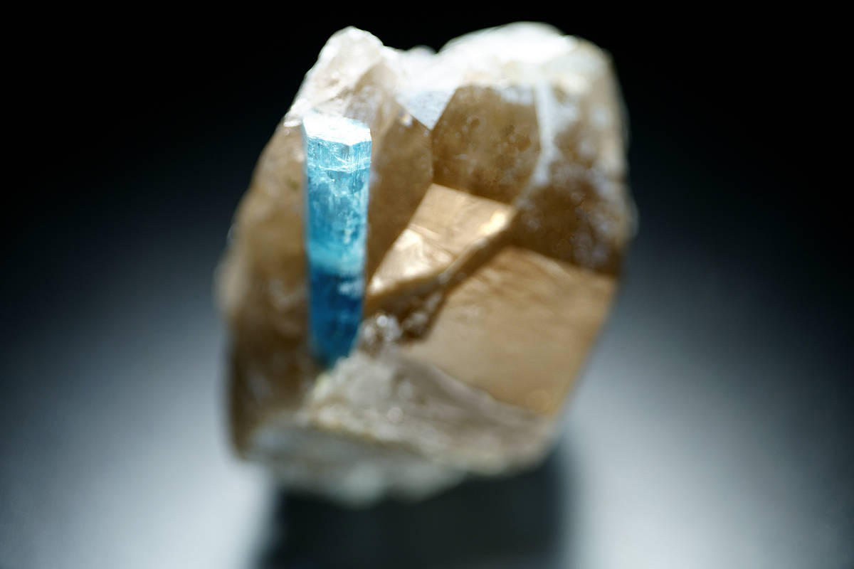 コレクター放出品】ベトナム スアン・レー地域産 母岩付きアクアマリン  