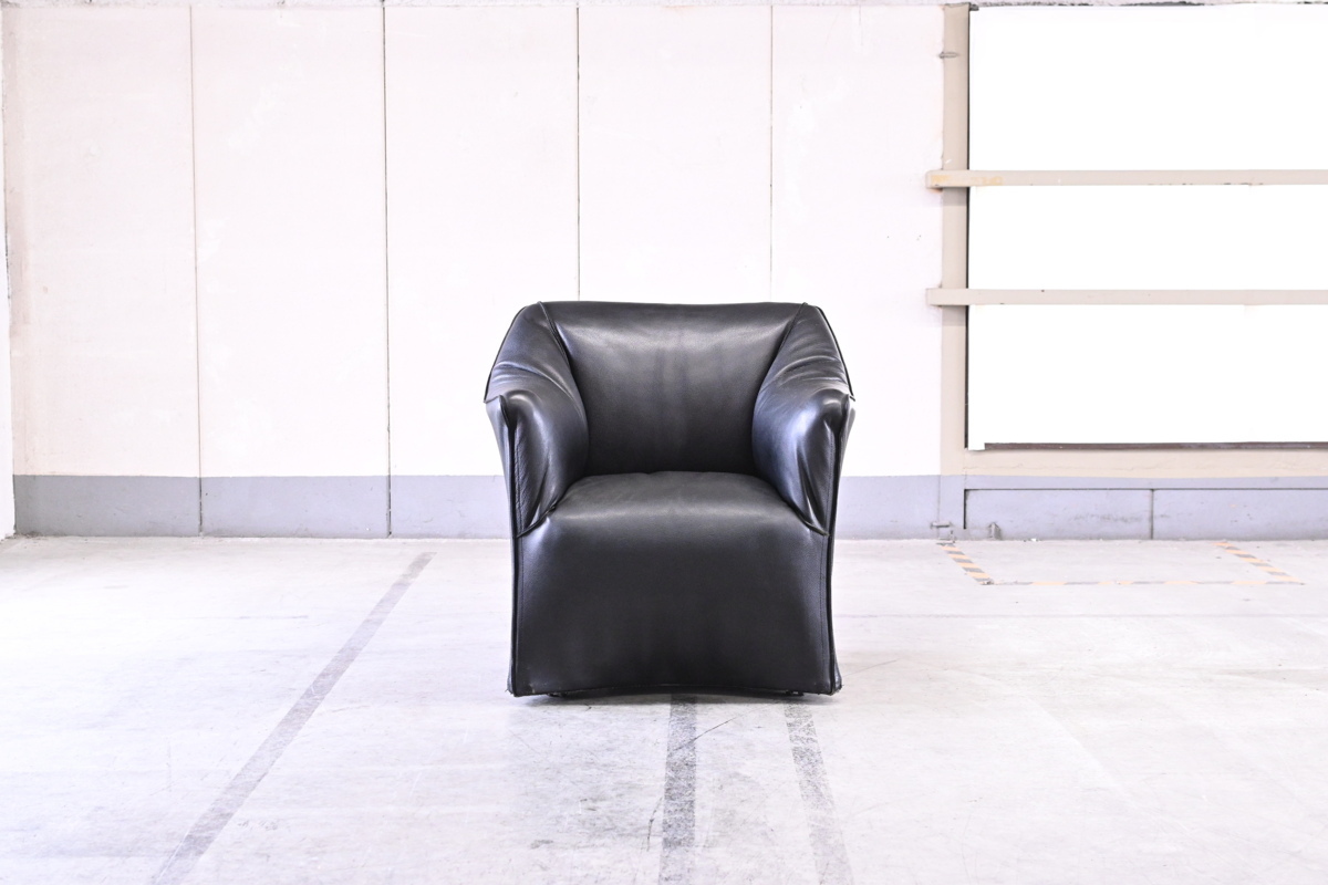 Cassina 90万「684 PICCOLA TENTAZIONE」ラウンジアームチェアa 本革