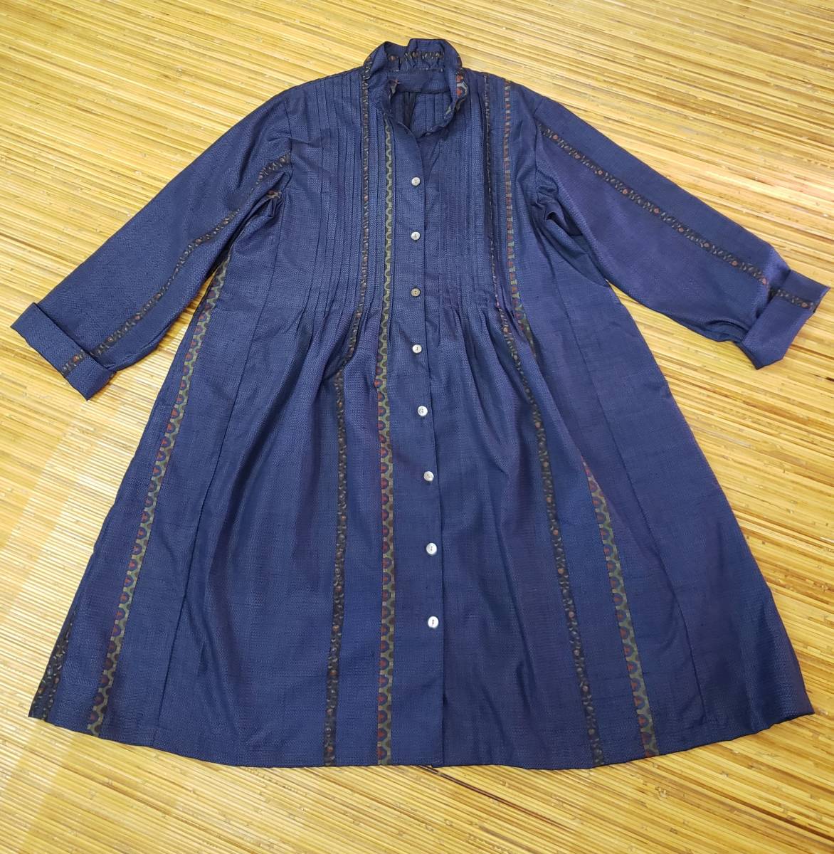 m0322 着物リメイク 正絹 大島紬 光沢 ゆったり前開き ピンタック m0322 着物リメイク 正絹 大島紬 光沢 ゆったり前開き ピンタック