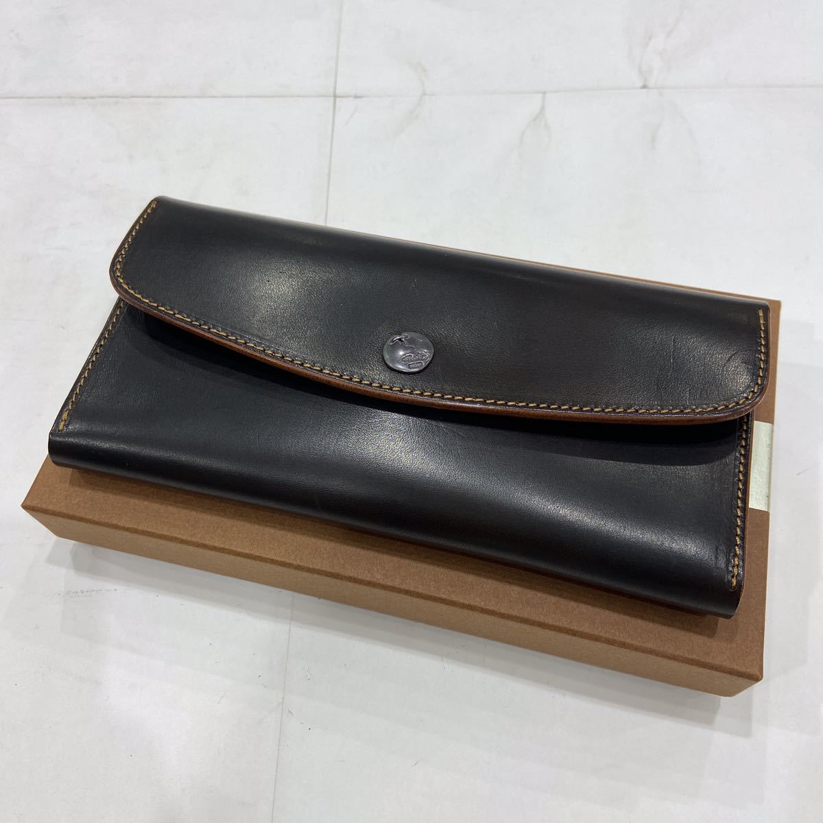 【新作，お買い得】 MOTO モト LW2D 手染めロングウォレット 長財布 レザー ブラック 2203oki(長財布（小銭入れあり）)｜売買されたオークション情報、yahooの商品情報をアーカイブ公開 - オークファン 長財布（小銭入れあり）