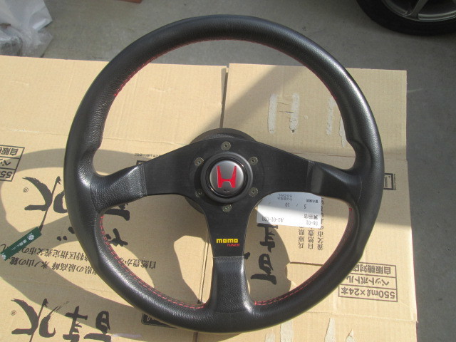 MOMO製ステアリング TUNER モモ チューナー 美品 (ステアリング