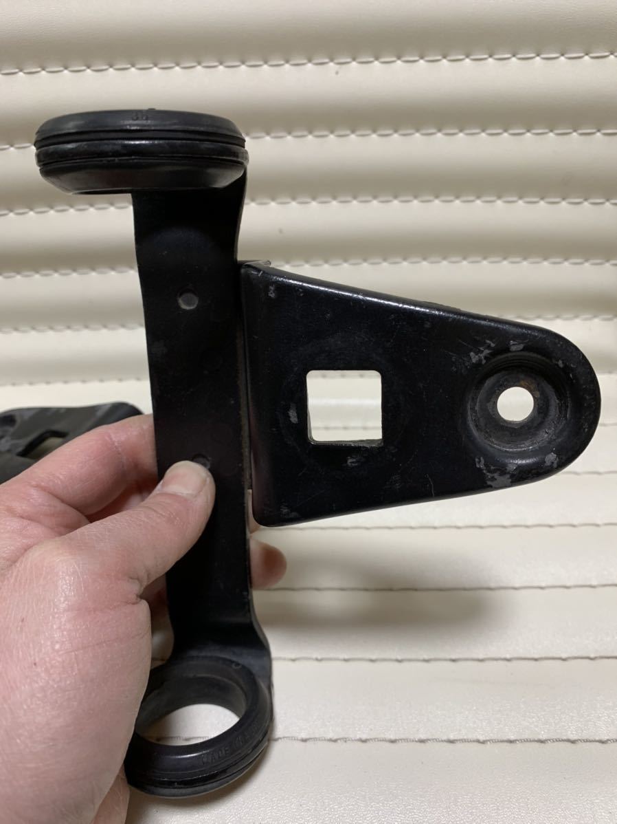 Gs400 スズキ 純正 ヘッドライトステー 逆輸入車 ゴムブッシュ付 ウィンカーステー ヘッドライト 売買されたオークション情報 Yahooの商品情報をアーカイブ公開 オークファン Aucfan Com