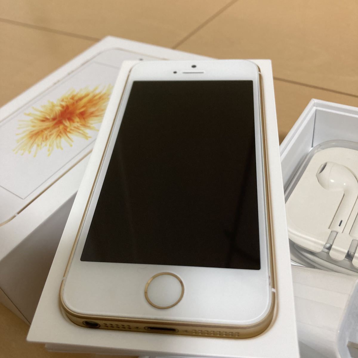 【送料無料，低価】 iPhone SE 128GB SIMロック解除 SIMフリー 