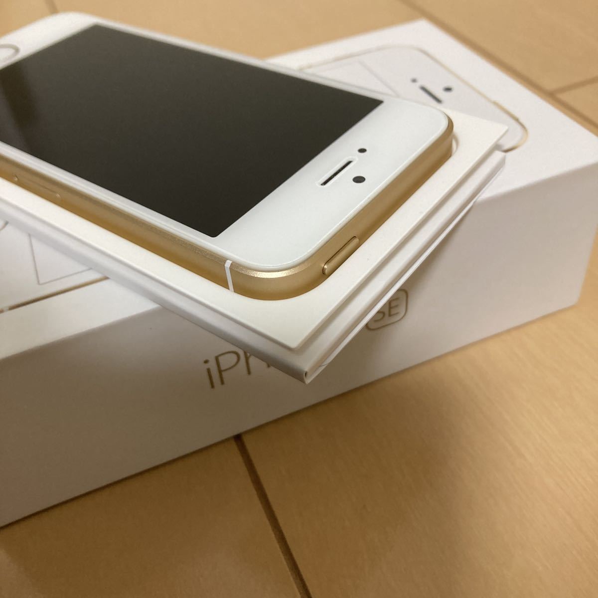 【送料無料，低価】 iPhone SE 128GB SIMロック解除 SIMフリー 