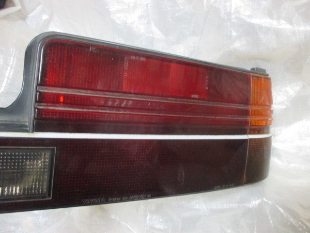 AE86テールランプ2ドア用右側 AE86 2ドア レビン スモーク 左右 中古