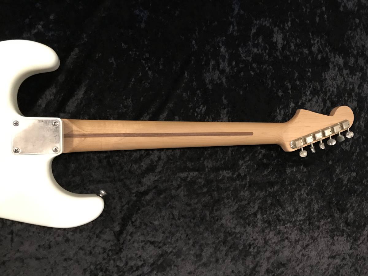 美品 MUSIKRAFT ストラト ローステッドメイプル ネック フェンダー 