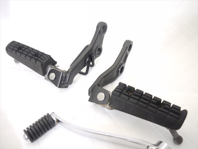 SR400 純正フォワードステップ フォワード 公式通販 即決！SR400⁄SR500 純正フォワード ④ 2h6 2j2 初期型 ステップ 純正 SR500 ②即決！SR400&frasl;SR500 前寄りステップ ミッドフォワードコントロールキット