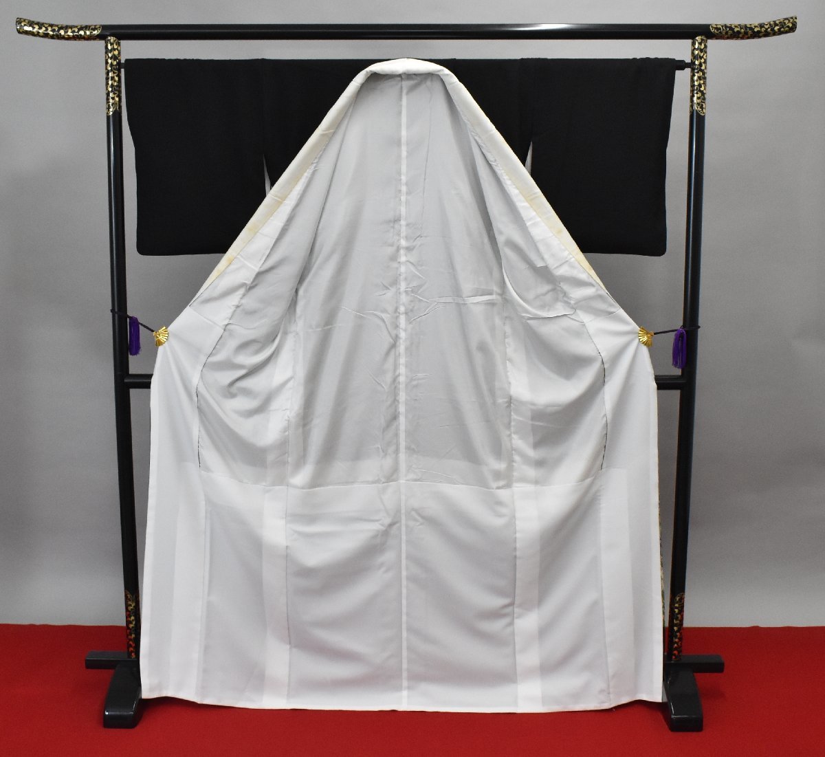 桜庭呉服店 着物 黒留袖 樹染 落款 結婚式 風景 自然文様 森林 五つ紋 家紋 身丈164cm 裄丈65cm 留袖 売買されたオークション情報 Yahooの商品情報をアーカイブ公開 オークファン Aucfan Com