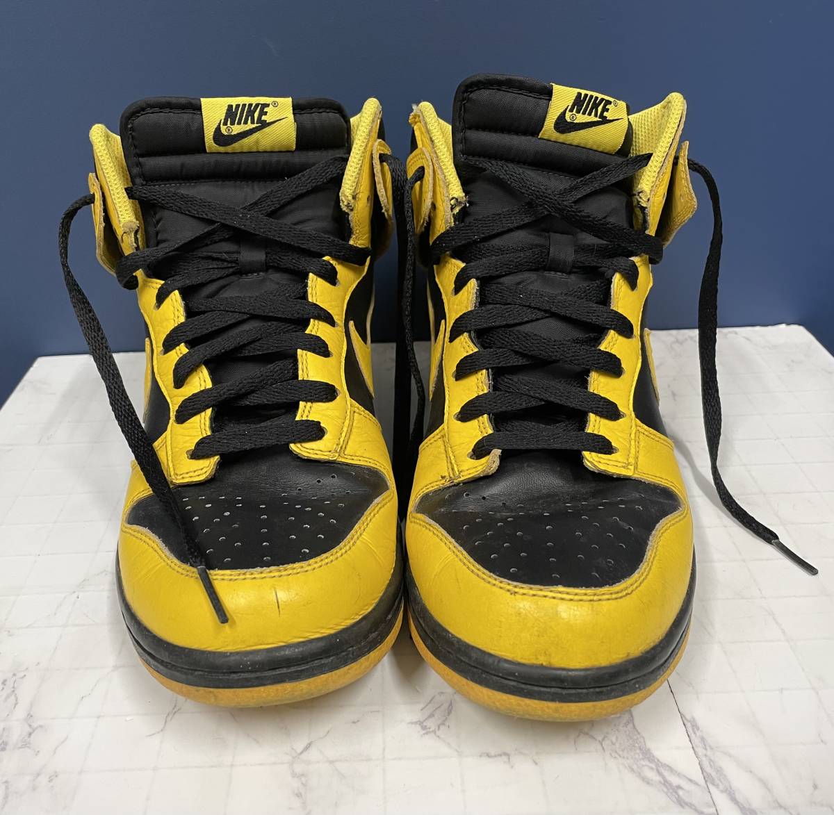 Nike ナイキ ダンク ハイ バーシティ メイズ 黒 × 黄 スニーカー