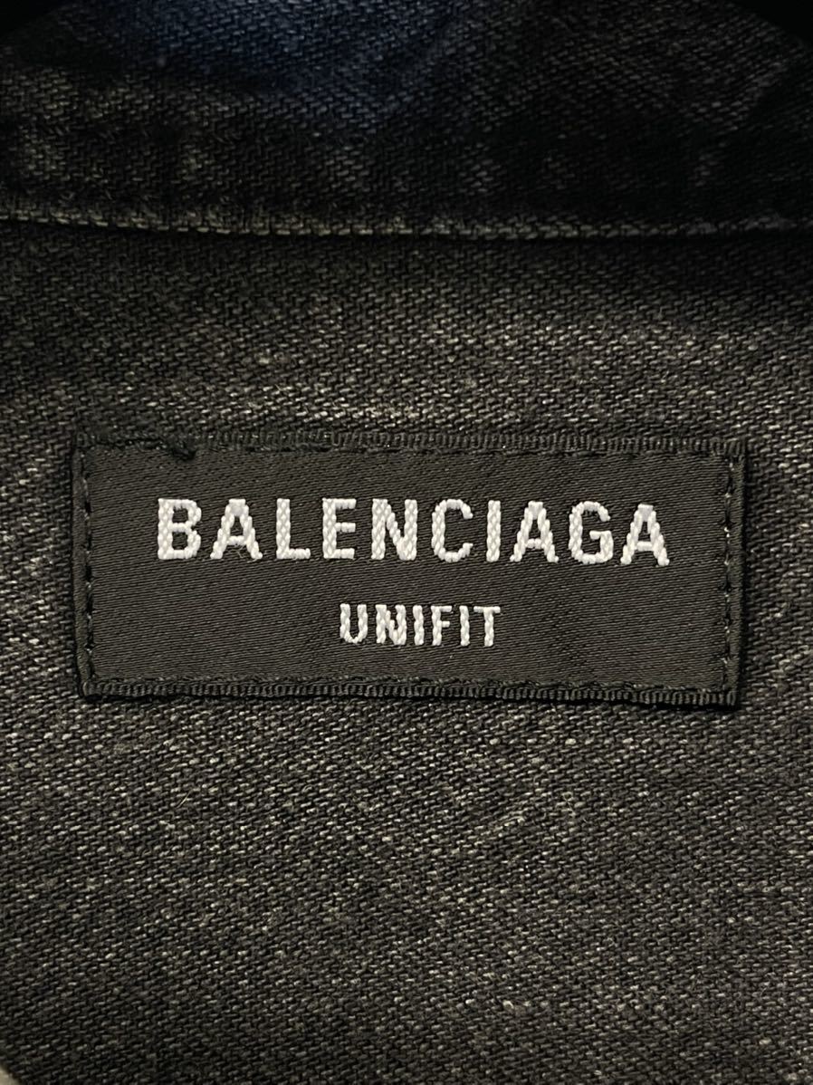 BALENCIAGAバレンシアガ 657610 TBP19 デストロイ加工 オーバーサイズ