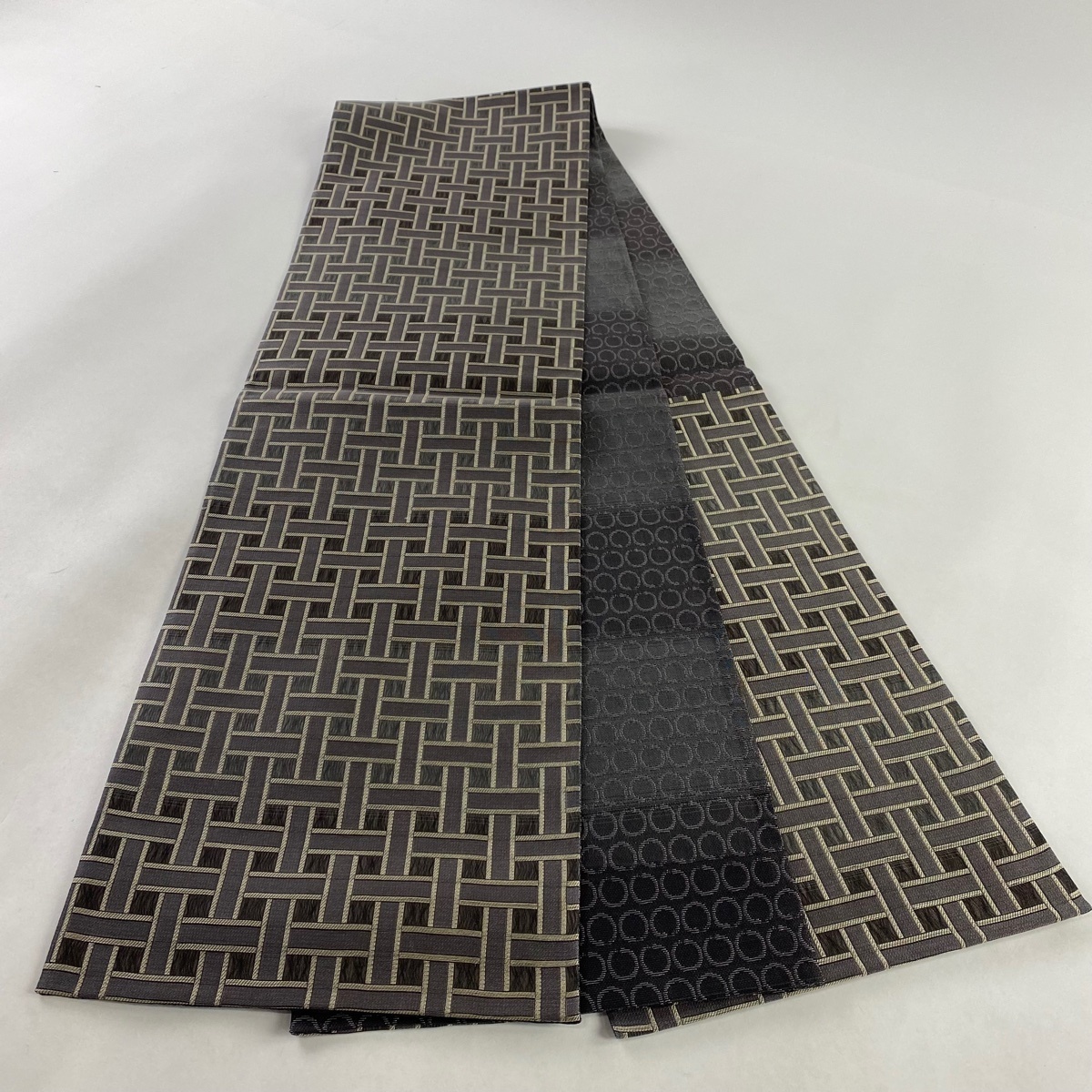 袋帯 美品 名品 幾何学模様 灰紫 六通 正絹 【中古】 - 美品 袋帯 名品 