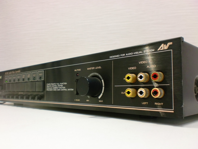 TEAC AV-200