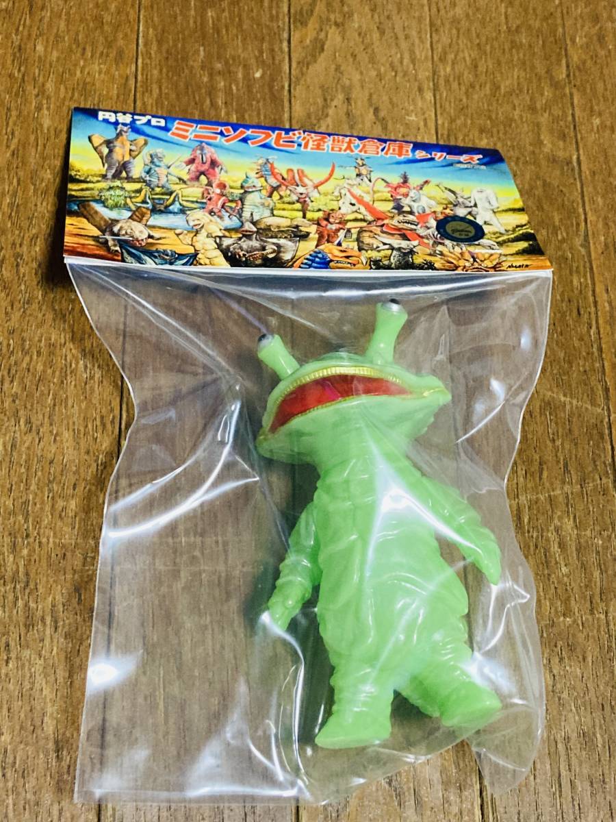 One up. 秋葉原店移転記念 MAX TOY マックストイ カネゴン 蓄光 GID パール彩色 MAXTOY ミニソフビ怪獣倉庫シリーズ One 秋葉原店移転記念 MAX ピコピコ 新作 toy