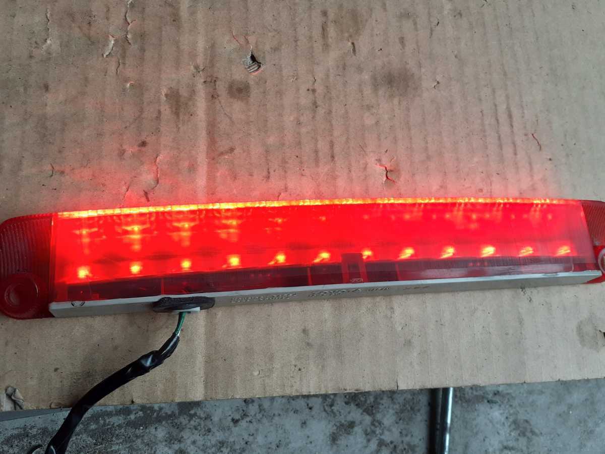 NCP60 イスト ハイマウントストップランプ LED レッド KOITO 53-26