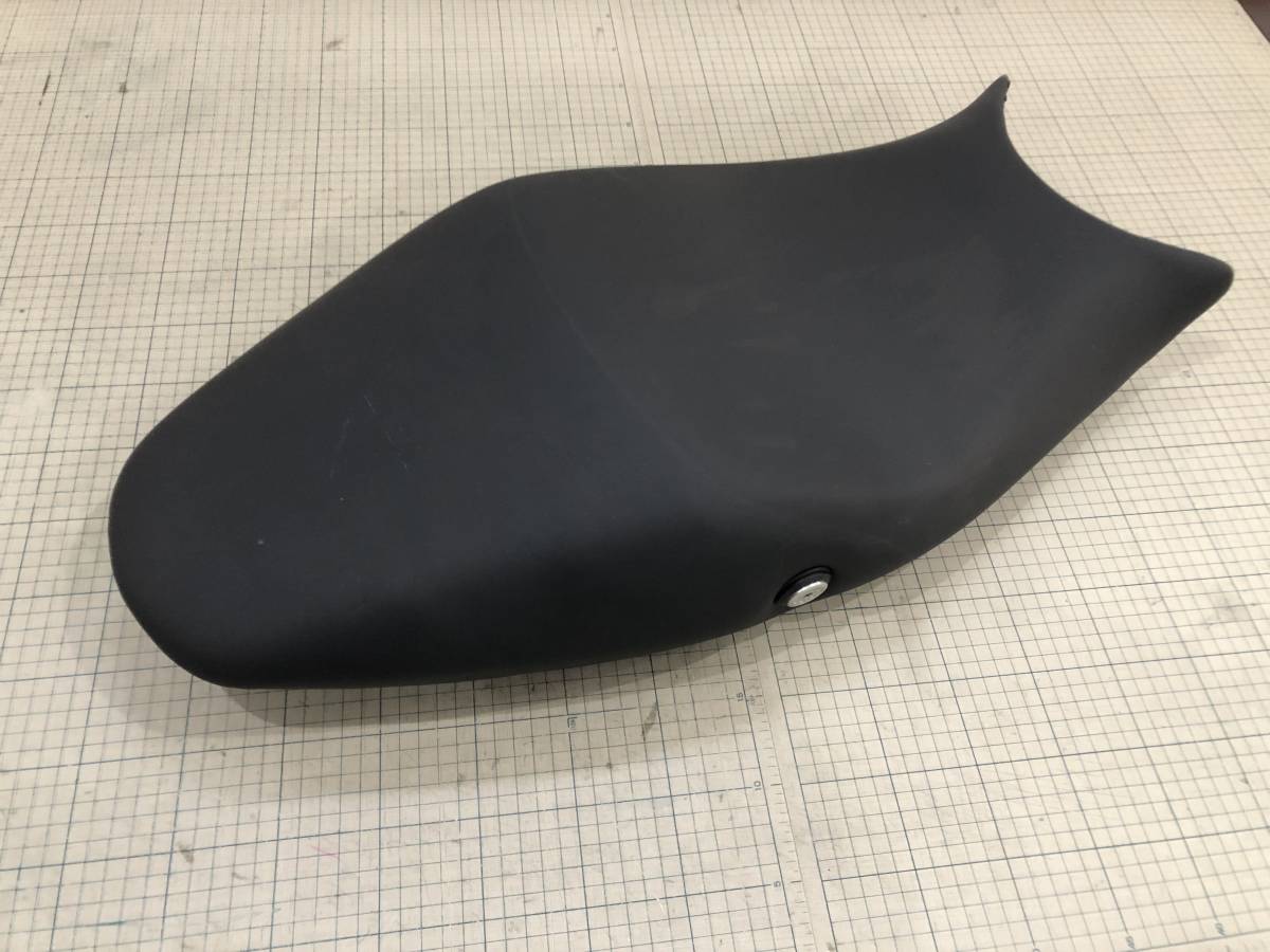 【　美品　】Ducati ドゥカティ モンスター シート 1100evo 1100s 1100 796 696 M1100EVO M1100S M1100 M796 M696 DUCATI Monster 純正 サージェントシート &frasl; モンスター1100