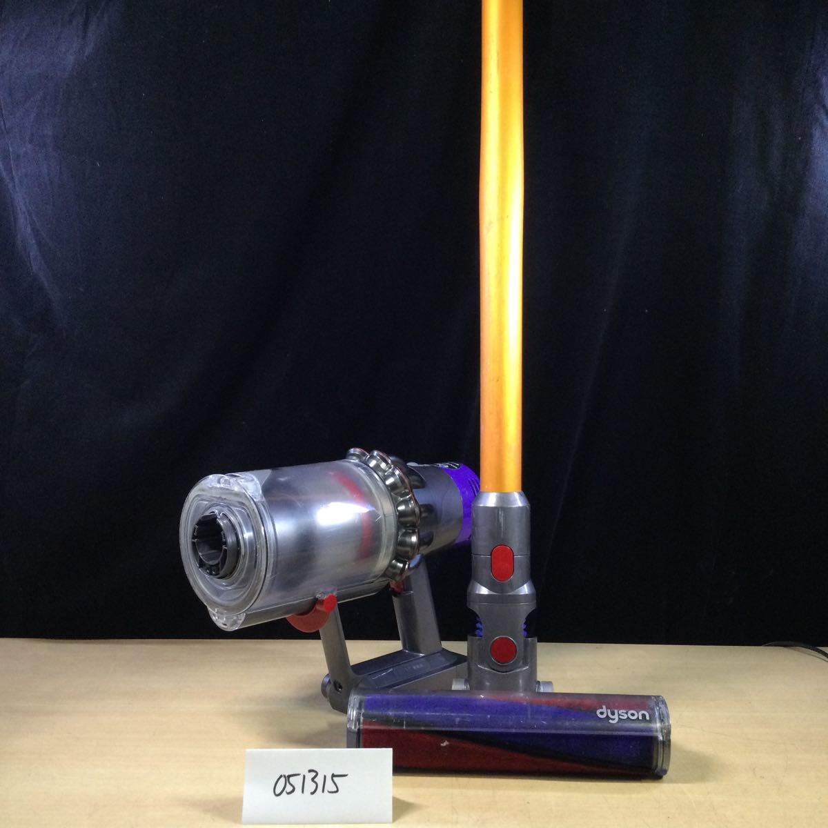  051315 dyson SV12 サイクロン式コードレスクリーナー ジャンク品(ダイソン)｜売買されたオークション情報、yahooの商品情報をアーカイブ公開 - オークファン ダイソン