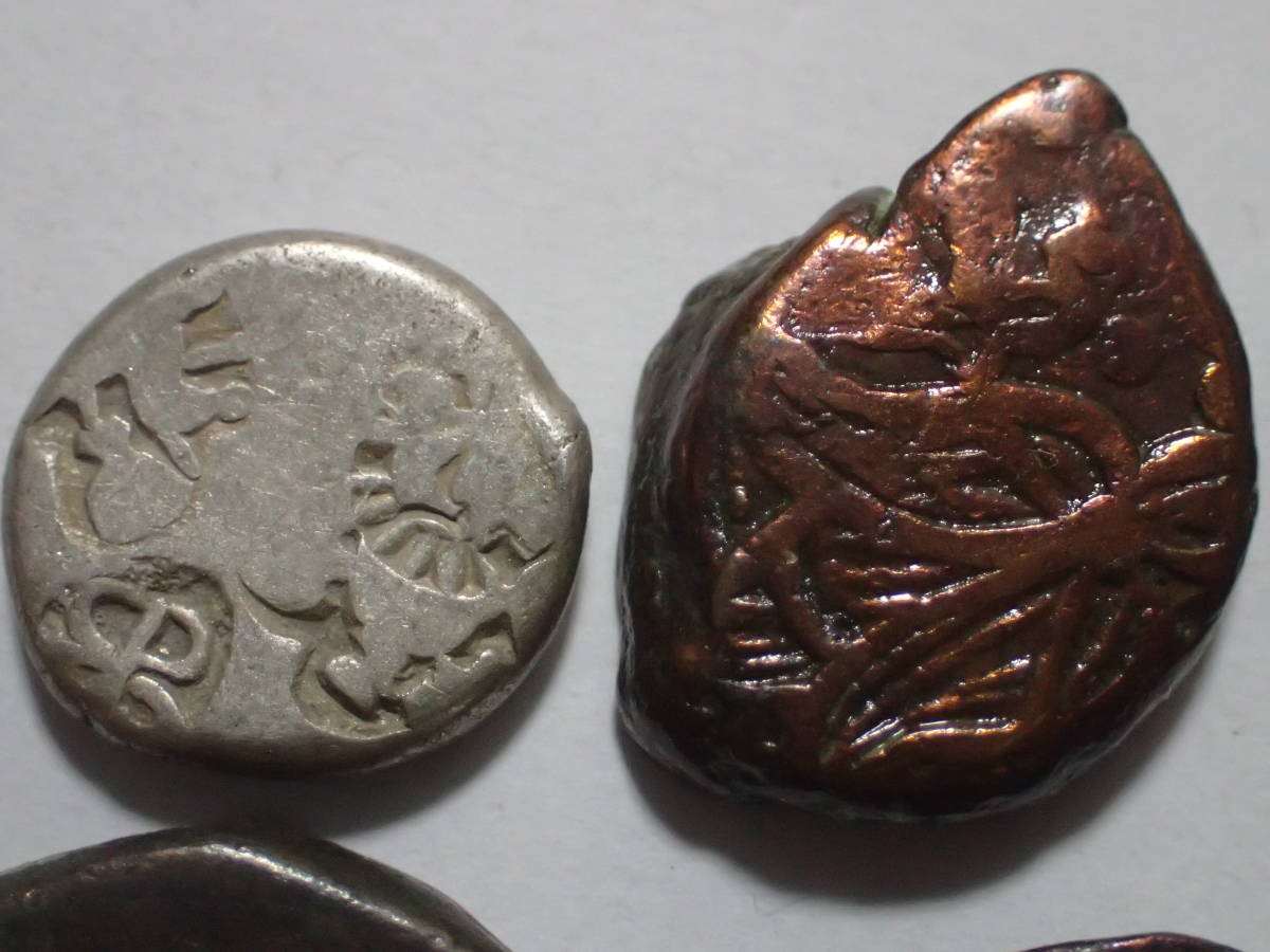 13682 インド古代のデザインの銅製旧貨幣6枚セット インド 中東 銅貨 銀貨 古代 - 中世(?) 6枚セット パンチマーク