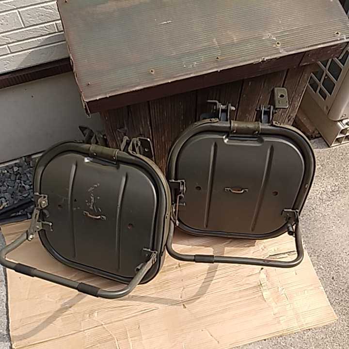 三菱パジェロ 73式小型トラック 3列目、荷台の補助シート左右