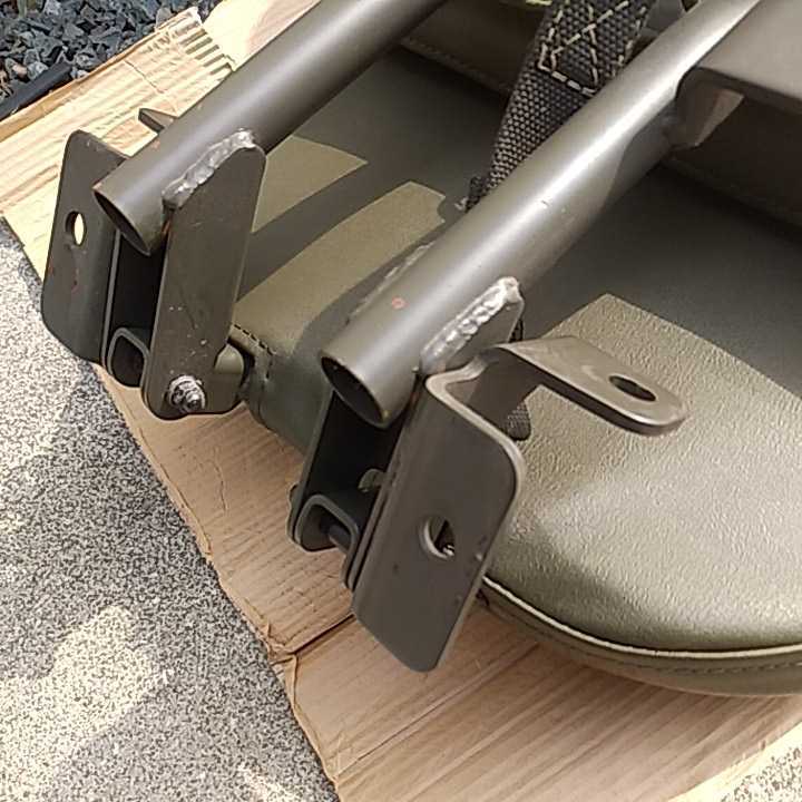 三菱パジェロ 73式小型トラック 3列目、荷台の補助シート左右
