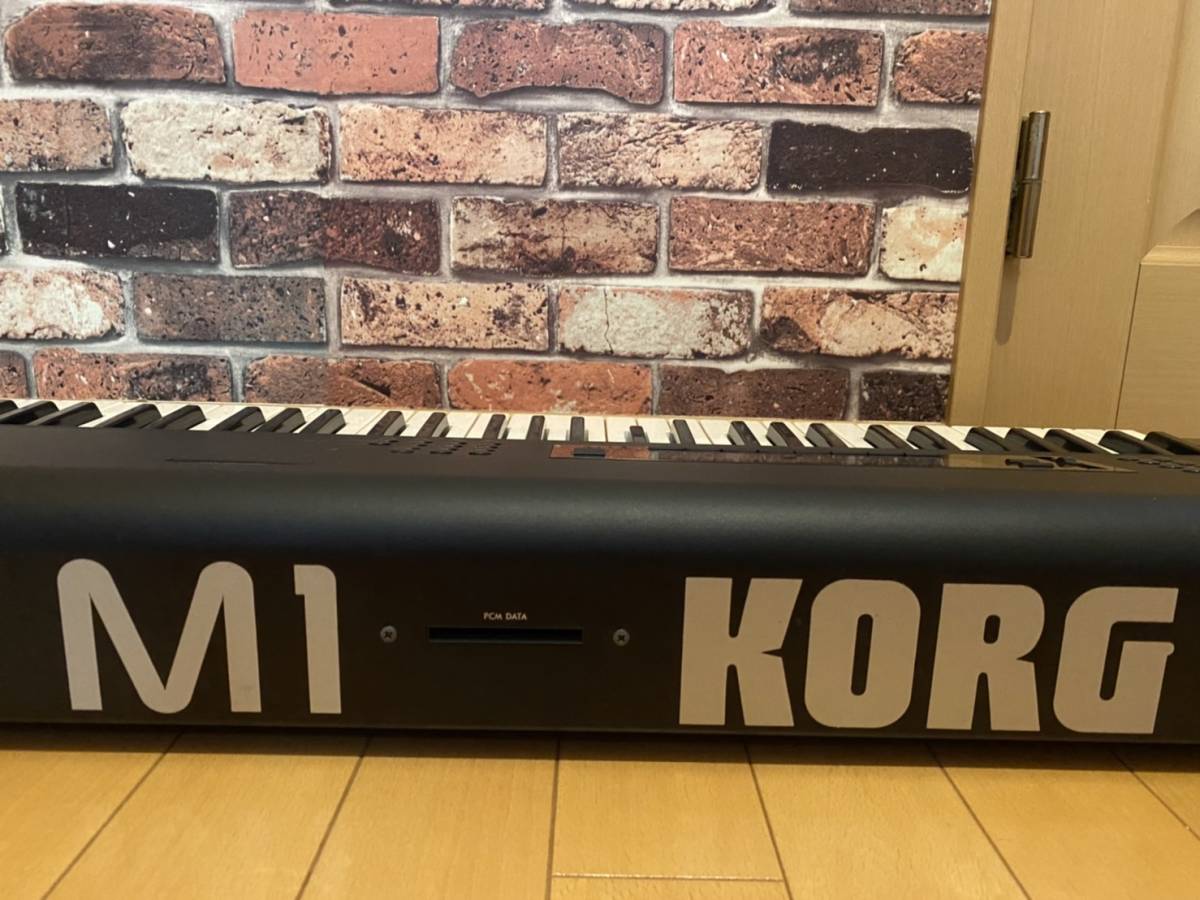 KORG M1 コルグ シンセサイザー 【取扱い説明書・音色カードあり】中古 