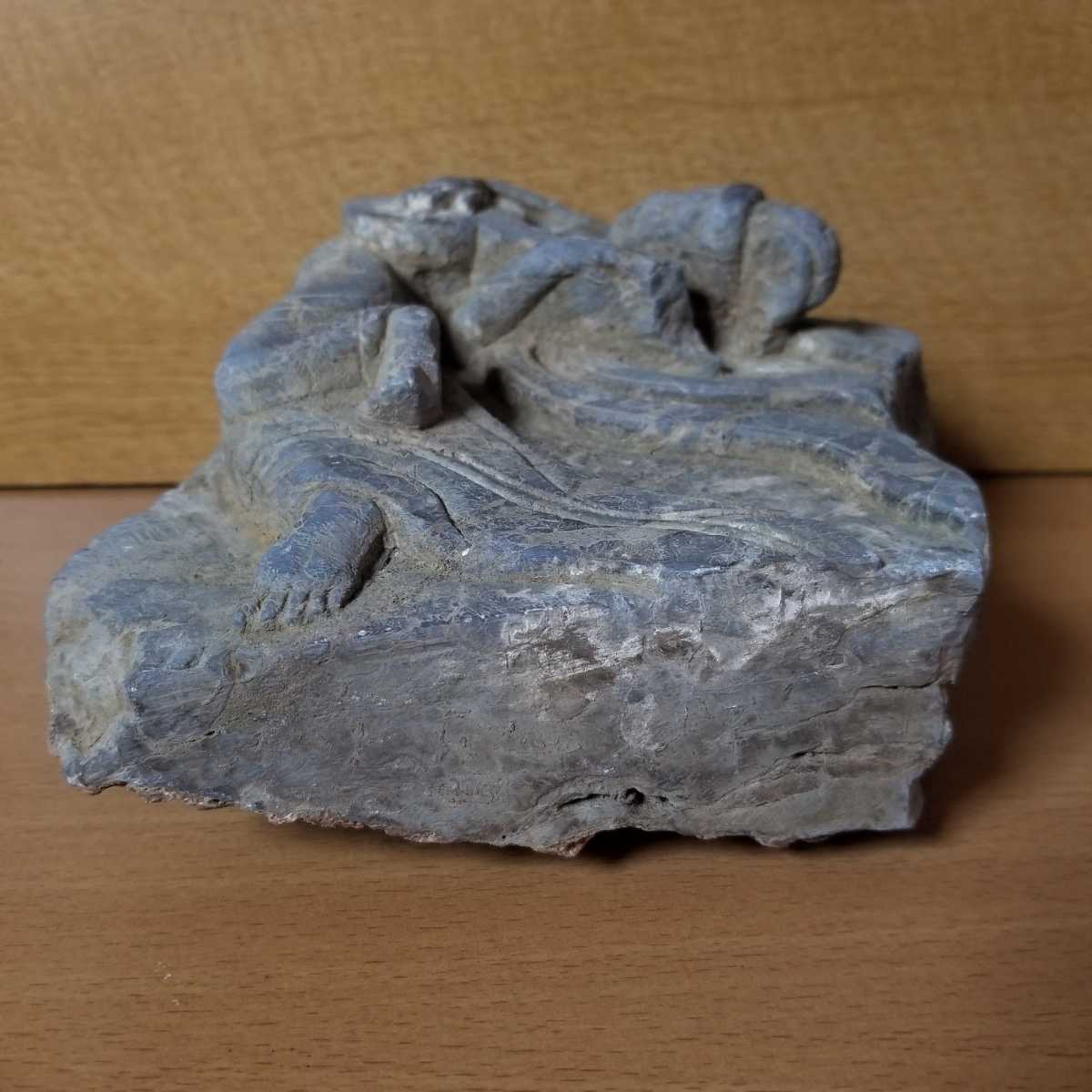 中国石仏 古い石製の飛天 天人 天女像 彫りが深い像 /骨董技術 仏教 