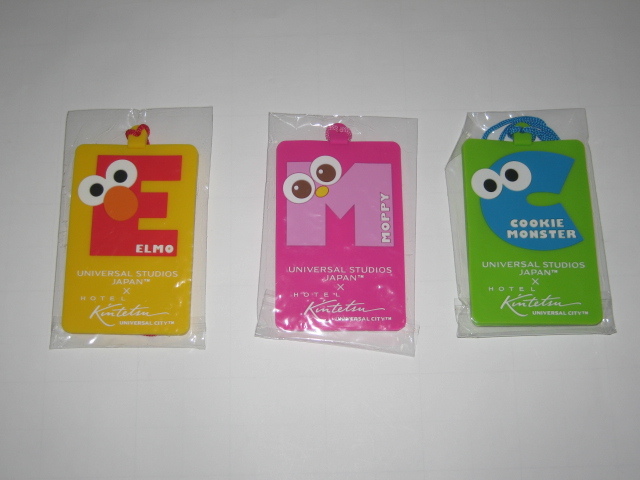 Usj ホテル近鉄ユニバーサル シティ オリジナル ラバーパスケース 3種セット エルモ モッピー クッキーモンスター キャラクター 売買されたオークション情報 Yahooの商品情報をアーカイブ公開 オークファン Aucfan Com
