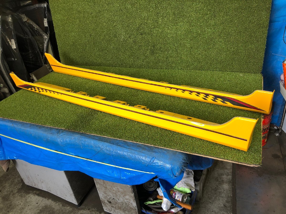 新車外 アクア NHP10 純正 左右 サイドステップ (M060559)