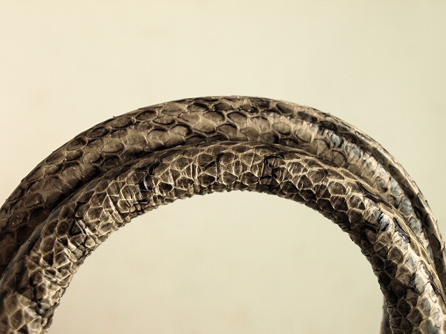 スネークスキンの編み込みレザーバッグ 未使用品 蛇革 L 