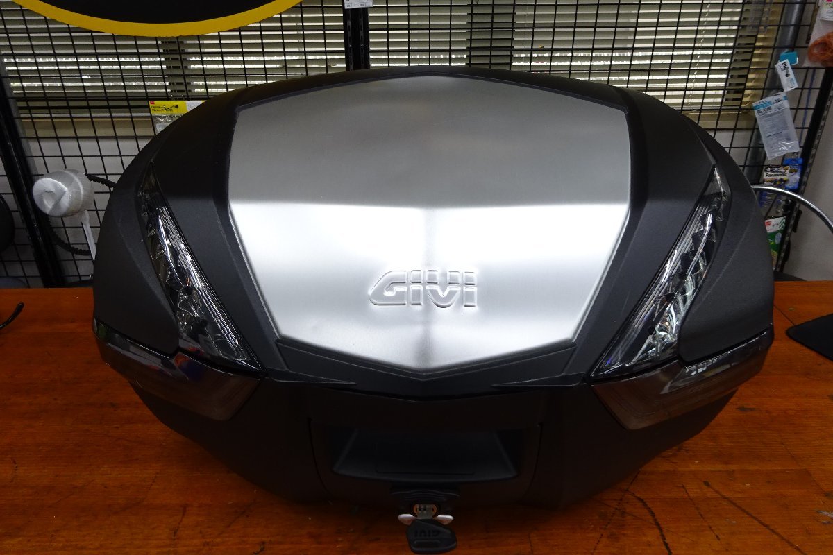 GIVI V47 トップケース 黒/銀 【公式通販】