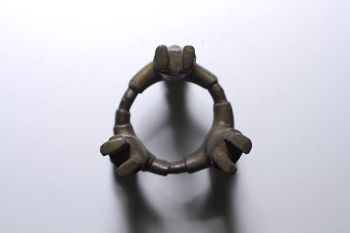 千家十職 金物師 六代 中川浄益(1766-1833) 鍍金唐銅 三閑人 蓋置 