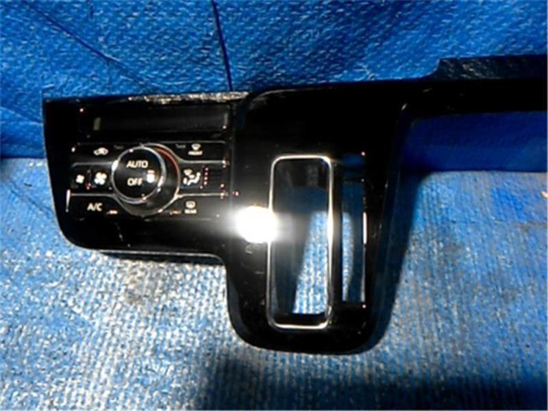 ダイハツ 純正 タント 《 LA650S 》 エアコンスイッチパネル P90200