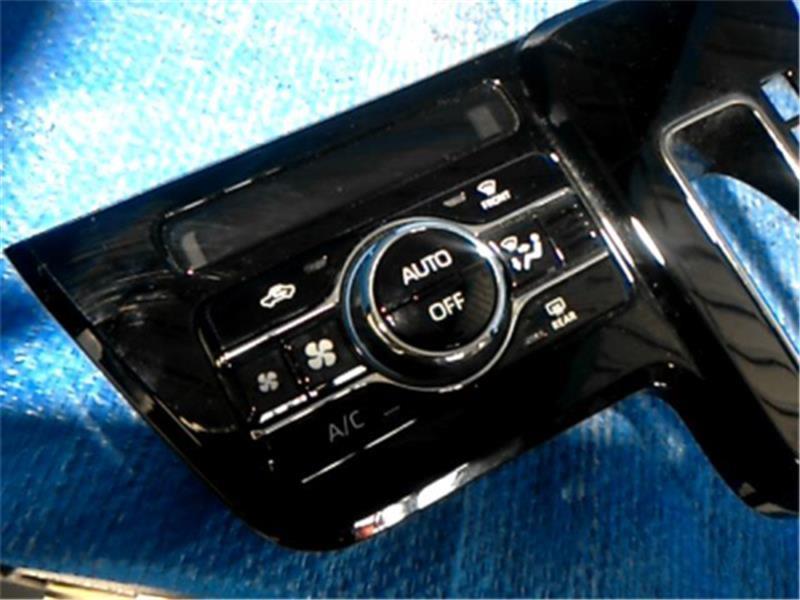 ダイハツ 純正 タント 《 LA650S 》 エアコンスイッチパネル P90200