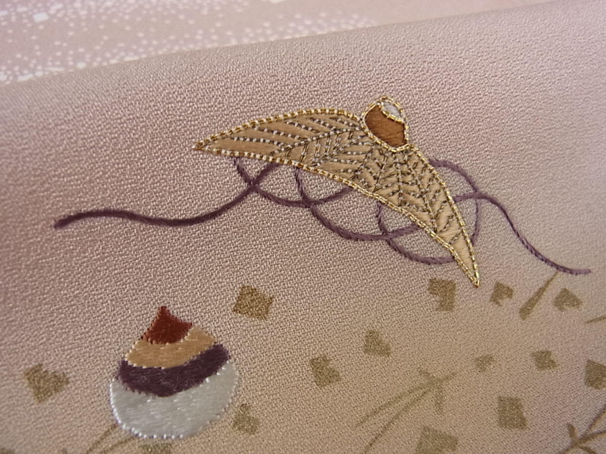花美人着物□訪問着 駒刺繍 宝尽くし 霞箔散らし 金彩 パールトーン加工