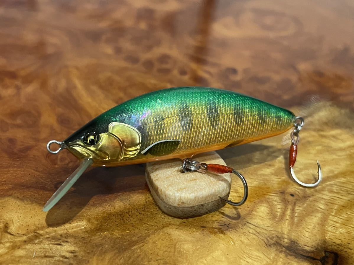 T.C.G Handmade Lures 52s No.24 ハンドメイドミノー アワビ貼り