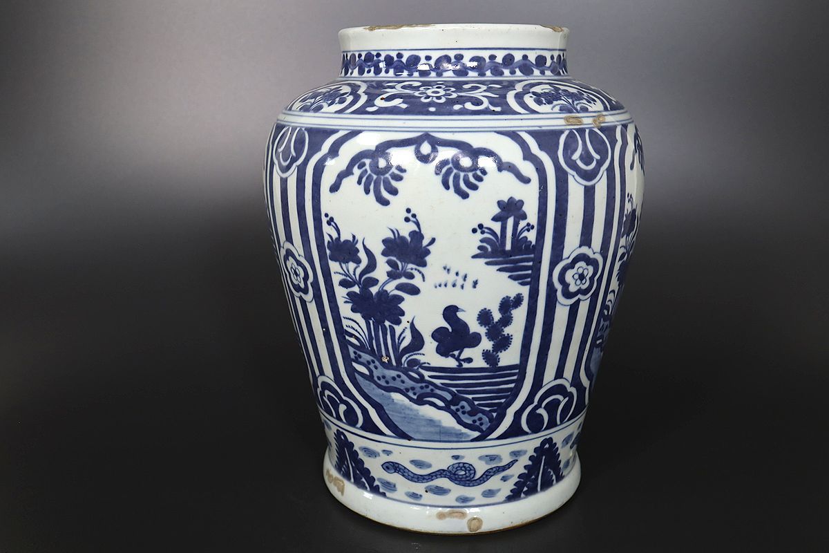 中国美術 青花 染付 大清乾隆年製 唐草文 耳付 花瓶 壺 高38.4㎝ 桐箱