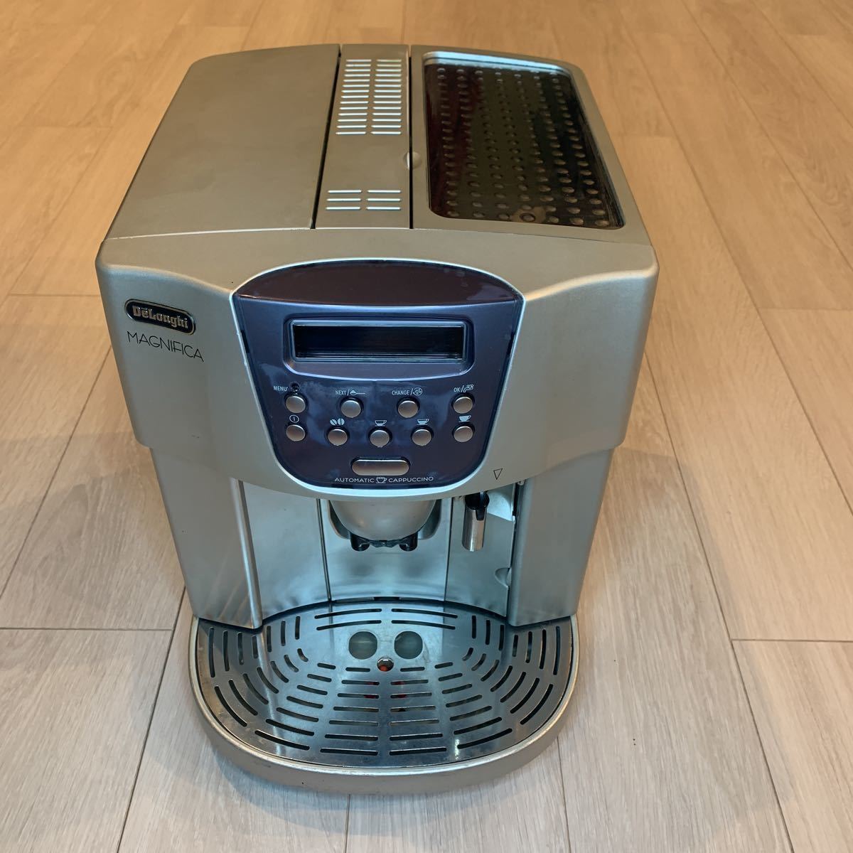 ジャンクDeLonghi Magnifica エスプレッソマシン