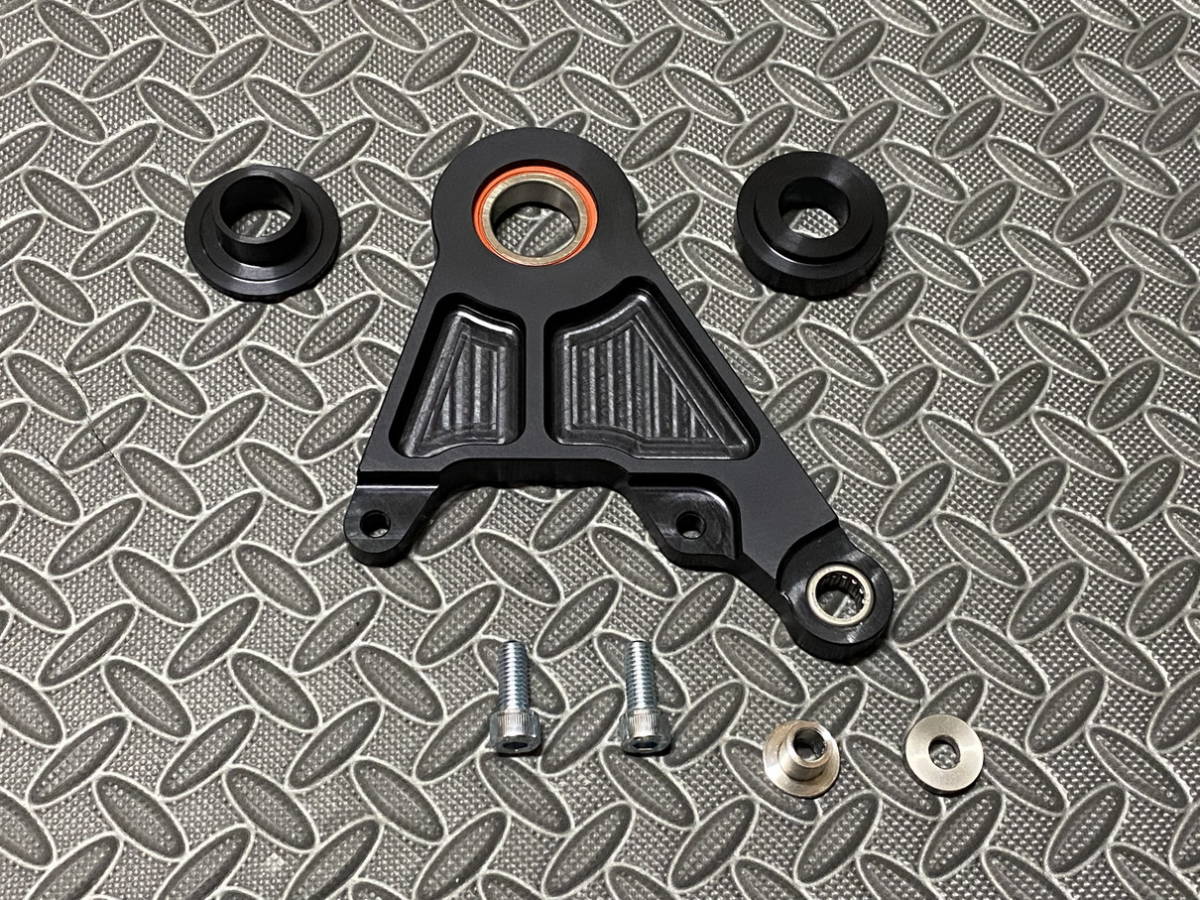 ZXR400(L)用ブレンボカニ用リアキャリパーサポート 黒アルマイト