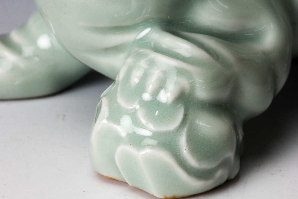 佳香】真葛香山 青磁釉牡丹獅子置物 本物保証(青磁)｜売買された