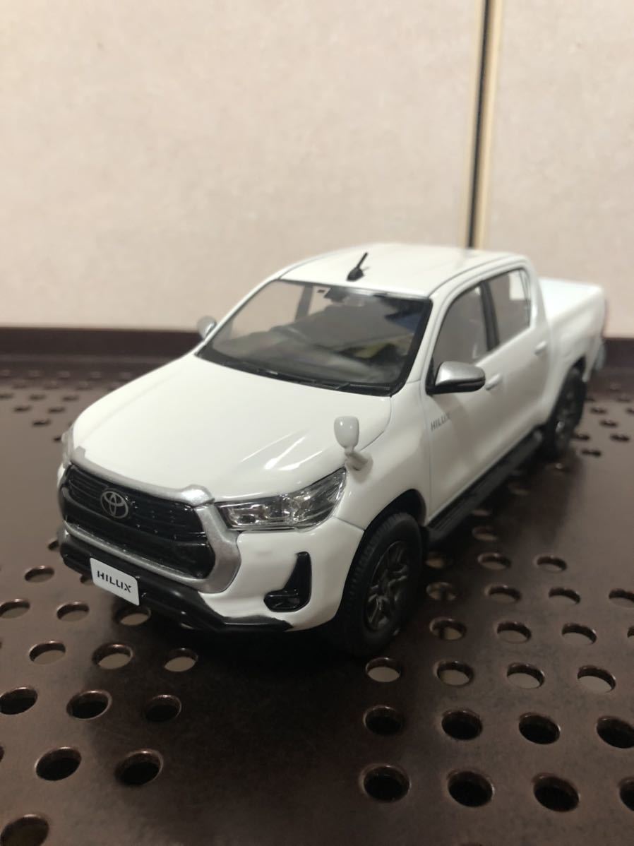 【送料無料】 新型ハイラックス 後期モデル 1/30 トヨタ カラーサンプル ミニカー スーパーホワイトⅡ 非売品 ピックアップトラック(乗用車)｜売買されたオークション情報、yahooの商品情報をアーカイブ公 乗用車