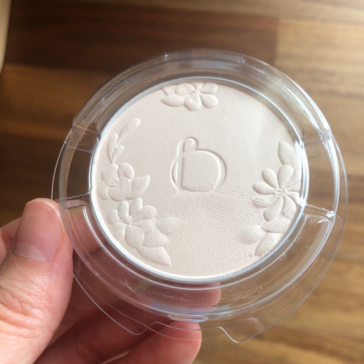 BENEFIQUE ベネフィーク プレストパウダー ルミナイジング フェースパウダー おしろい