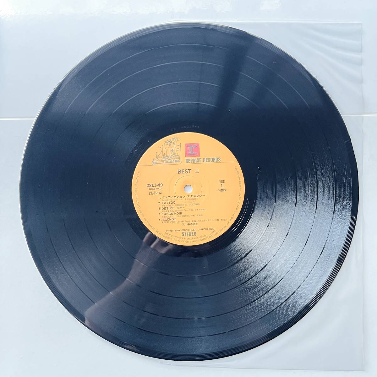 BEST 中森明菜 II LP : Best II: ミュージック ⁄ オリジナル盤 Akina