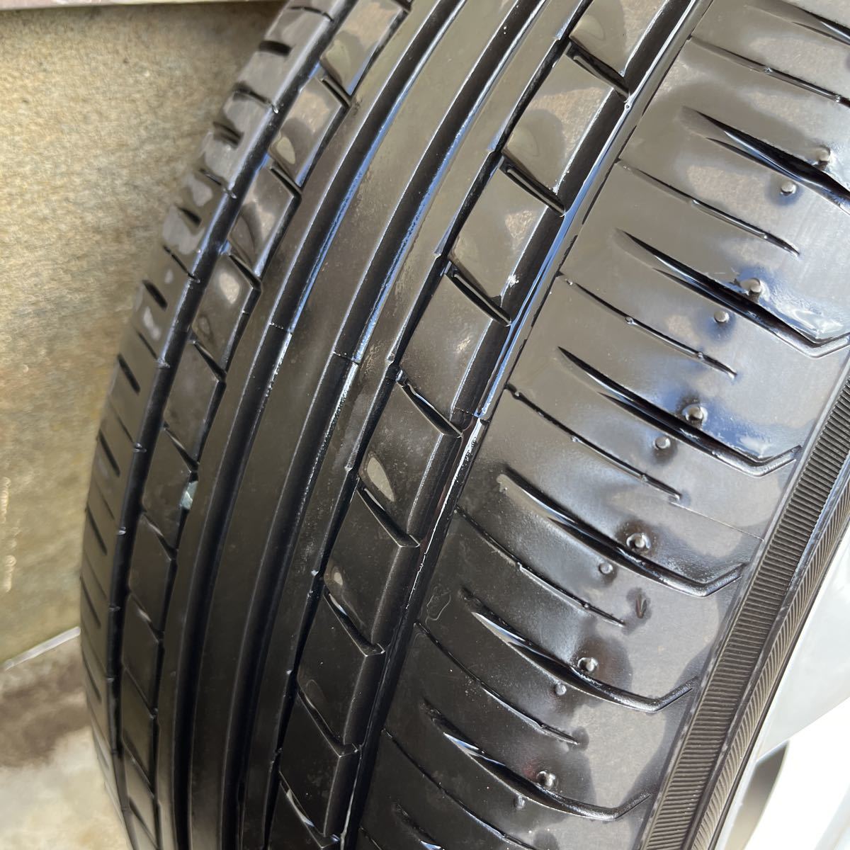 30プリウス純正 17インチアルミホイール バリ溝215/45R17 タイヤ付き4 
